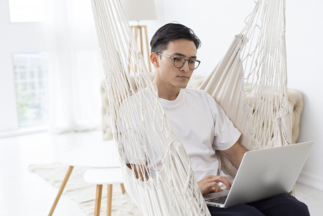 賃貸物件の室内でもハンモックの設置は可能？設置方法や選び方を解説！