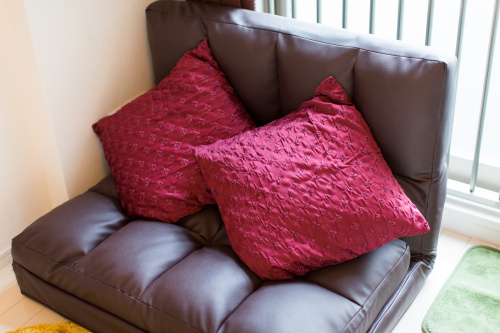 賃貸物件にソファはあったほうが良い？おすすめの種類とソファを置くメリットの画像