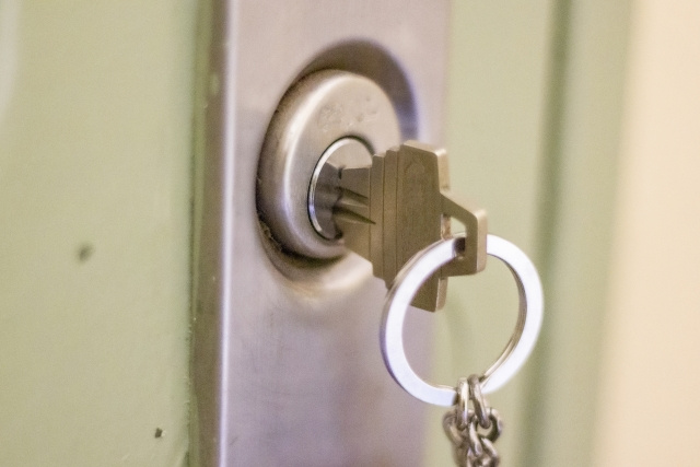賃貸の鍵を紛失してしまった際の対処法と知っておくべきポイントを解説