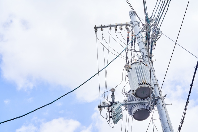 敷地内に電柱がある不動産を売却する際に知っておきたいこととは