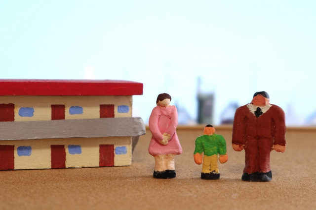 長屋とは何か？売却するのが難しい理由と対応方法をご紹介！