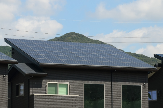 新築一戸建てに太陽光発電を設置するための費用やメリットデメリットとは？の画像