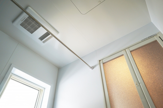 賃貸物件の浴室乾燥機とは？電気式とガス式それぞれの特徴と費用を解説の画像