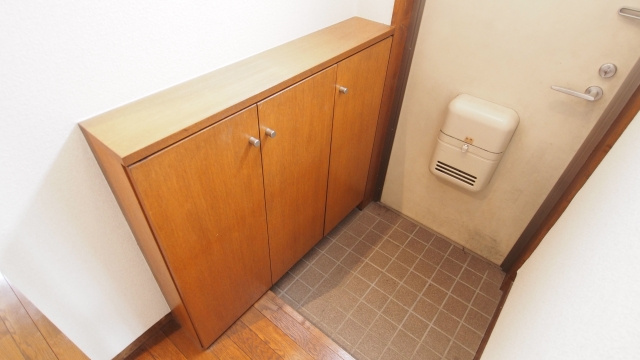 賃貸の玄関が狭いと感じた場合の対処法！工夫して使い勝手の良い空間に改善