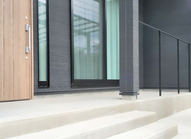 戸建てに玄関ポーチをつくる際のポイントやその役割とは？の画像