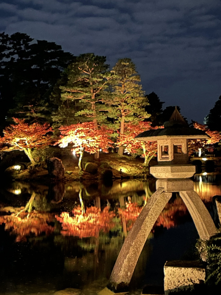 兼六園も紅葉が見頃に♪の画像