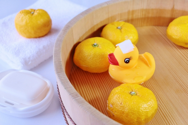 冬至にかぼちゃを食べて柚子湯に入るのはどうして？