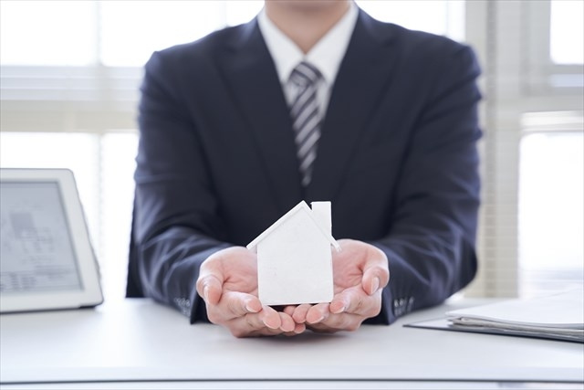 不動産を売却したいとき誰に相談するのか？相談窓口と必要な費用とはの画像