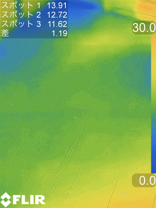 断熱等級４の家　リビングのサーモ写真