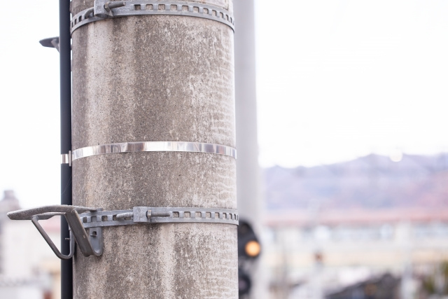 敷地内に電柱がある土地を購入するメリット・デメリットとは？移動はできる？の画像