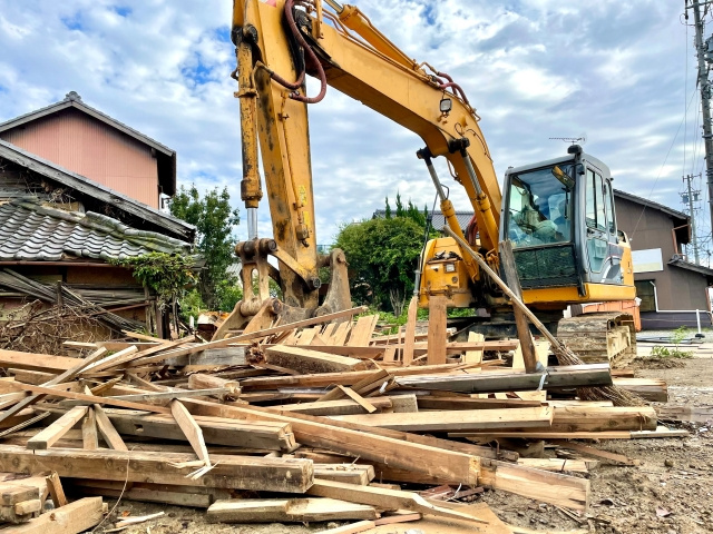 その空き家を更地にして売却しませんか？解体費用に対する補助金について解説の画像