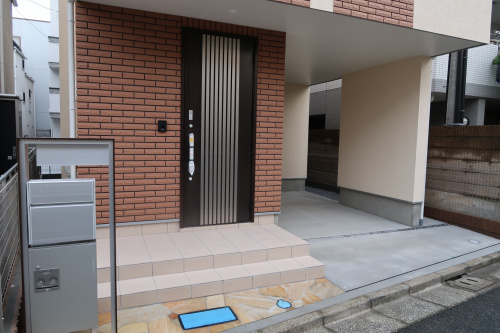 マイホームの設備で玄関ポーチを決める際の注意点をご説明