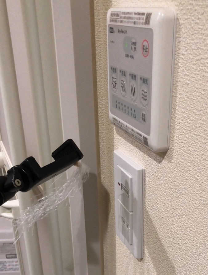 一戸建てはなぜ寒い？暖かくする方法ありますよ③コンセントボックスから入るすき間を塞ぐ方法の画像