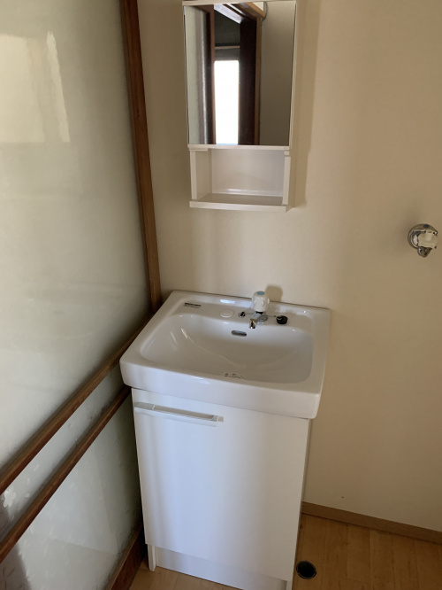 洗面化粧台取替工事の画像