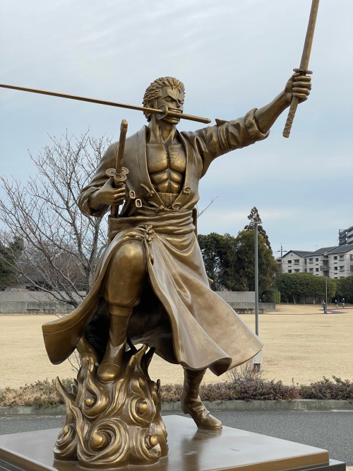 熊本復興プロジェクト③　菊池郡大津町　ONE PIECE　ゾロ像　（大津町　不動産）の画像