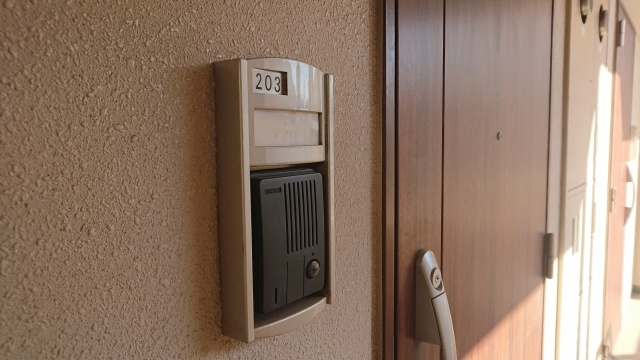 賃貸物件で表札は出すべき？表札を出すメリットとデメリットの画像