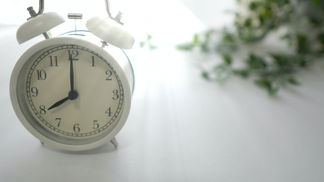 平日の朝に掃除機をかけるなら8時以降に！