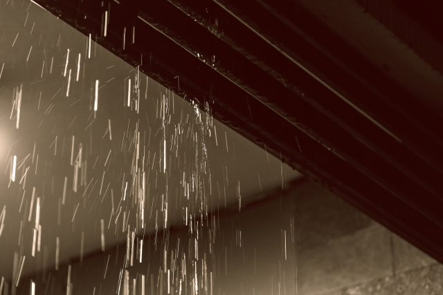 雨漏りした家は売却が難しい？売却しづらい原因とおすすめの売却方法の画像