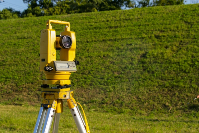 土地を売却するときの測量とは？2つの測量方法と費用相場をご紹介の画像