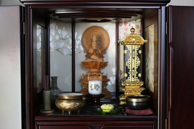 家の売却にともなって仏壇を処分する方法とは？注意点もご紹介