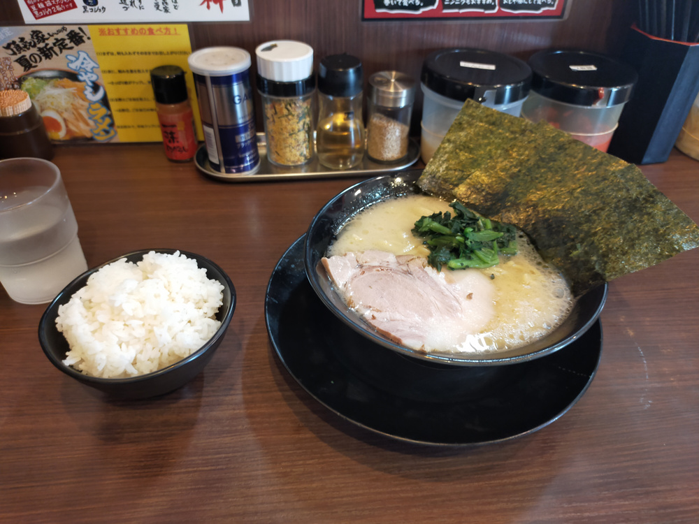 牧野駅前の家系ラーメン！の画像