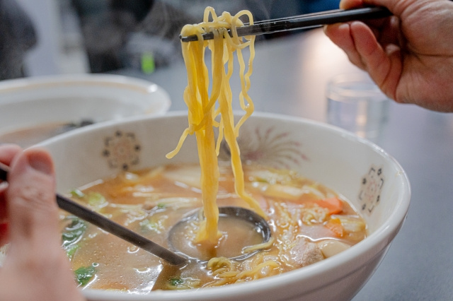 「来山軒」・ラーメンと定食が人気の中華料理店