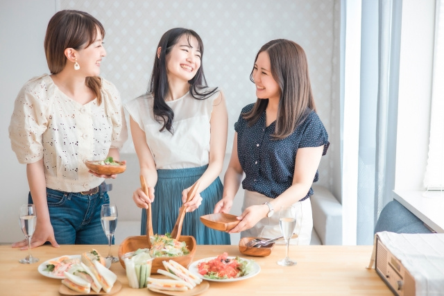 ひとつの賃貸物件に共同で住む「シェアハウス」のメリットについてご紹介の画像