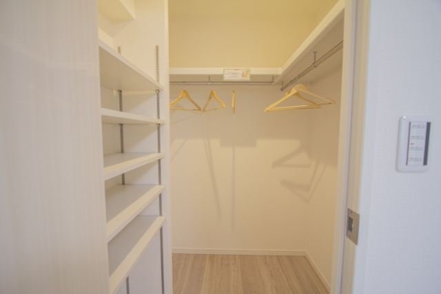 賃貸物件のウォークインクローゼットとは？メリットや収納アイデアを解説