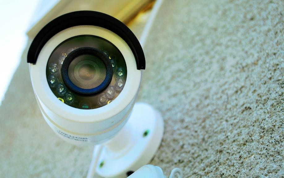 所有する物件に防犯カメラを設置する際の注意点