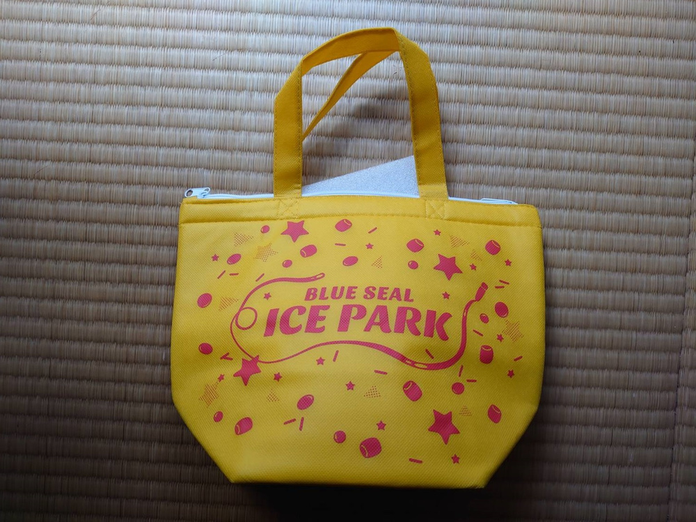 ブルーシールアイスクリームとピカチュウの画像