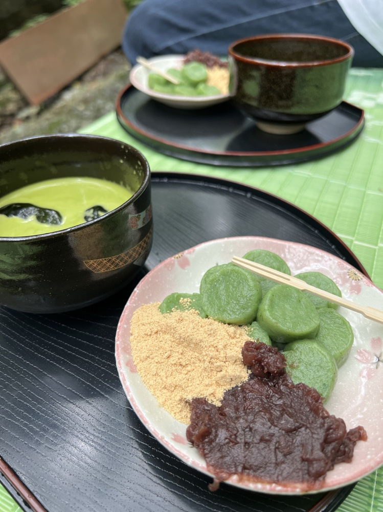崖の上の茶屋の画像
