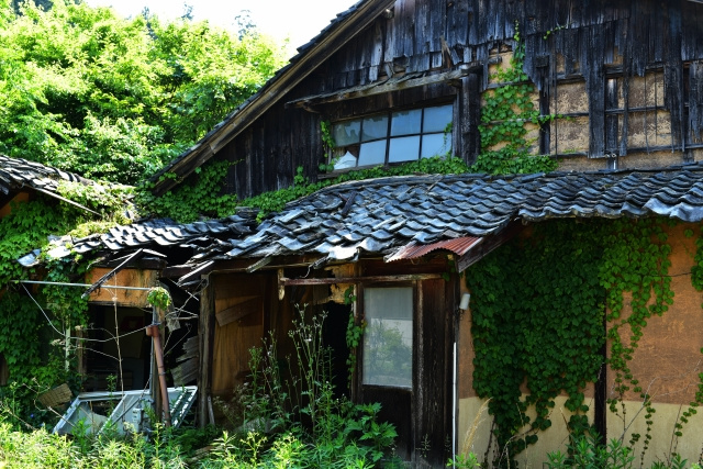空き家を放置するデメリットや売却する方法についてご紹介の画像
