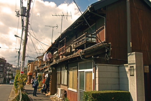長屋式住宅の売却が難しい理由とは？良い条件で売却する方法もご紹介！の画像