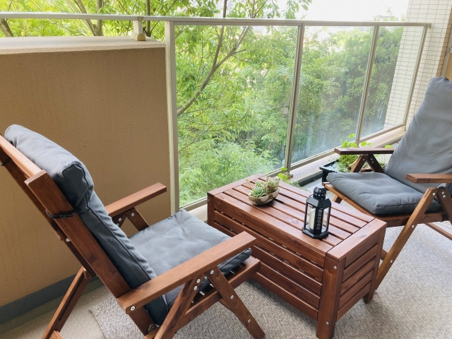 ベランピングとは？マンションでの注意点や便利グッズをご紹介