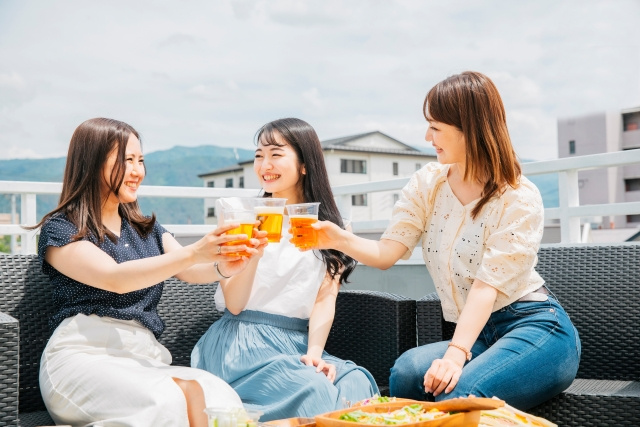 マンションでも楽しめるベランピングとは？注意点や役立つグッズをご紹介！の画像