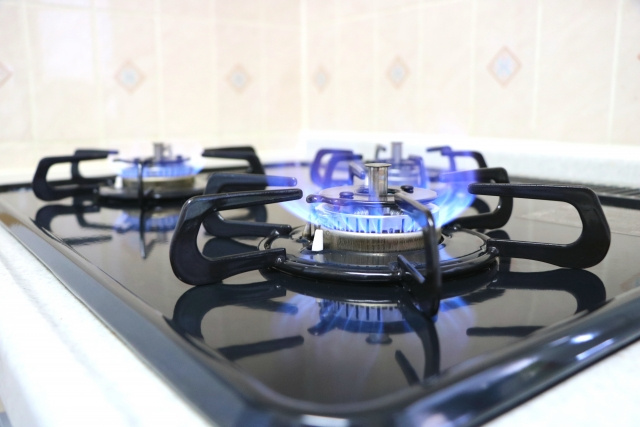 一人暮らしにガスコンロは必要？IHとの違いや選び方のポイントは？