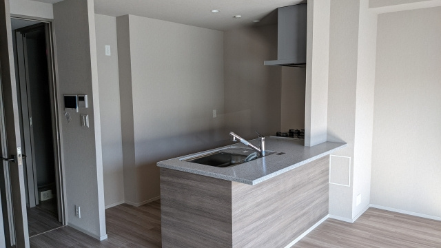 キッチンに使われる人工大理石と人造大理石とは？それぞれのメリットをご紹介