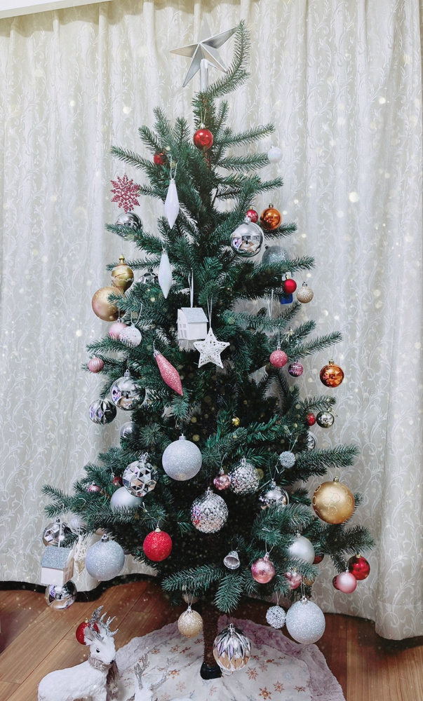 クリスマスツリーを飾りましたの画像