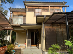 陶芸の窯置きや各種作業がしやすいカーポート付の戸建てを見せてもらいました。の画像