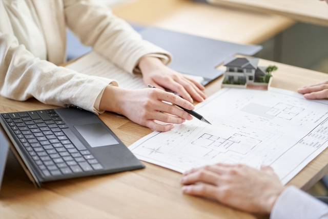 賃貸物件の共用部の掃除は委託の方が良い