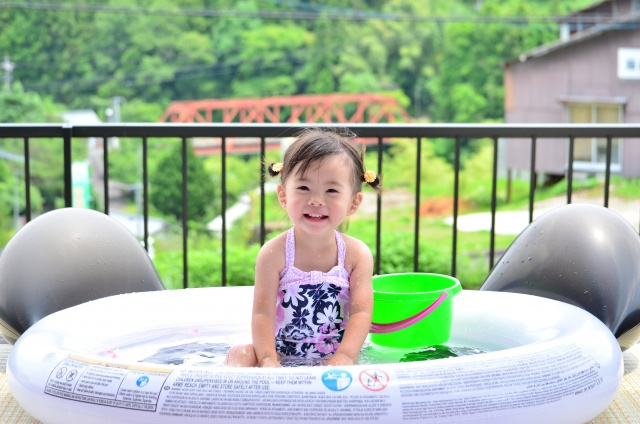 賃貸物件のベランダで子どもにプール遊びをさせることは可能？