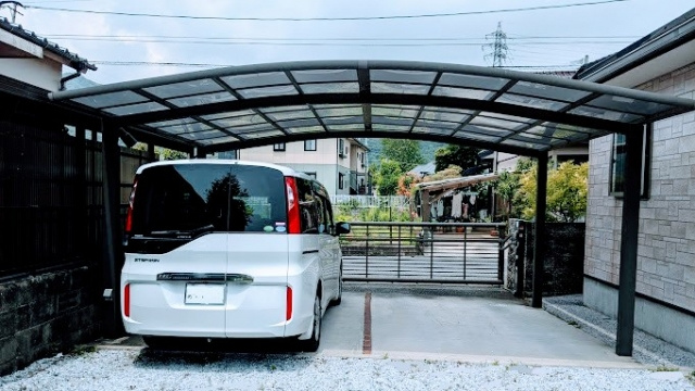 【コラム】駐車場に屋根を設置する費用は？ガレージとの違いや注意点をご紹介の画像