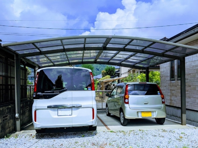 カーポート（屋根付き駐車場）設置にかかる費用や設置時の注意点をご紹介！の画像