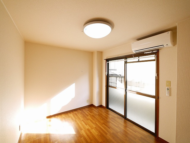 ミオカーナ林小路の室内写真1