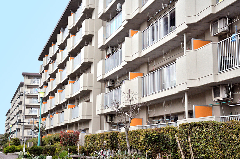 マンションの敷地内で起こる事故例と資産価値への影響や備えをご紹介！