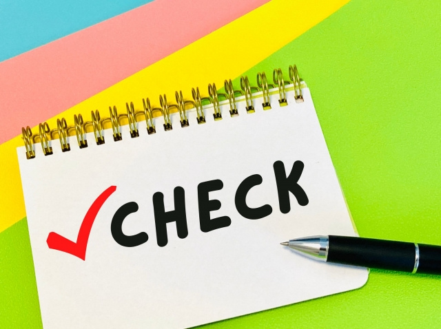 庭の地面の素材としてコンクリートを使うことのメリットとデメリット