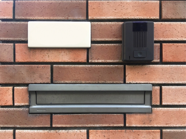 表札の設置場所はどこが良い？表札の種類や設置の際の注意点もご紹介！