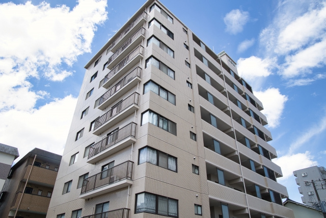マンションの修繕積立金！管理費との違いや値上げの理由・適性値を解説の画像