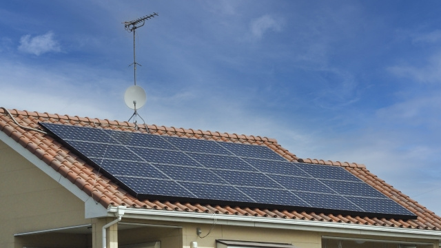 太陽光発電のある家の売却方法とは?高く売るコツをご紹介の画像
