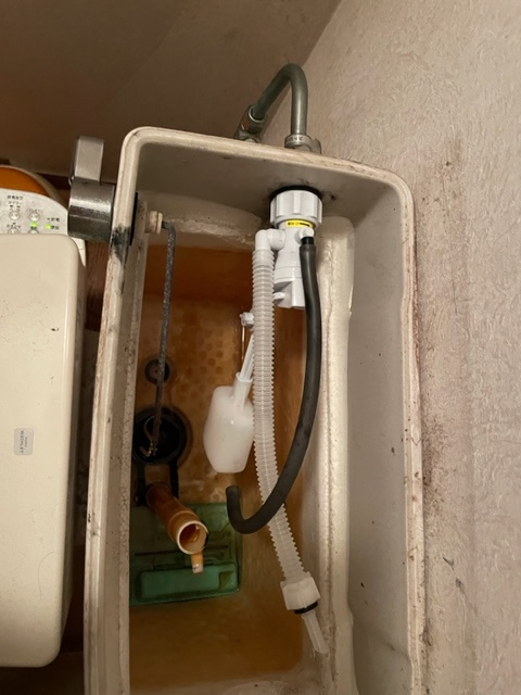 トイレの修理の画像